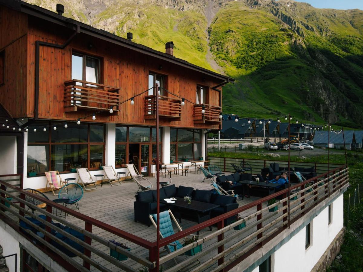 Alpenhaus Kazbegi Hotel & Restaurant Exterior foto