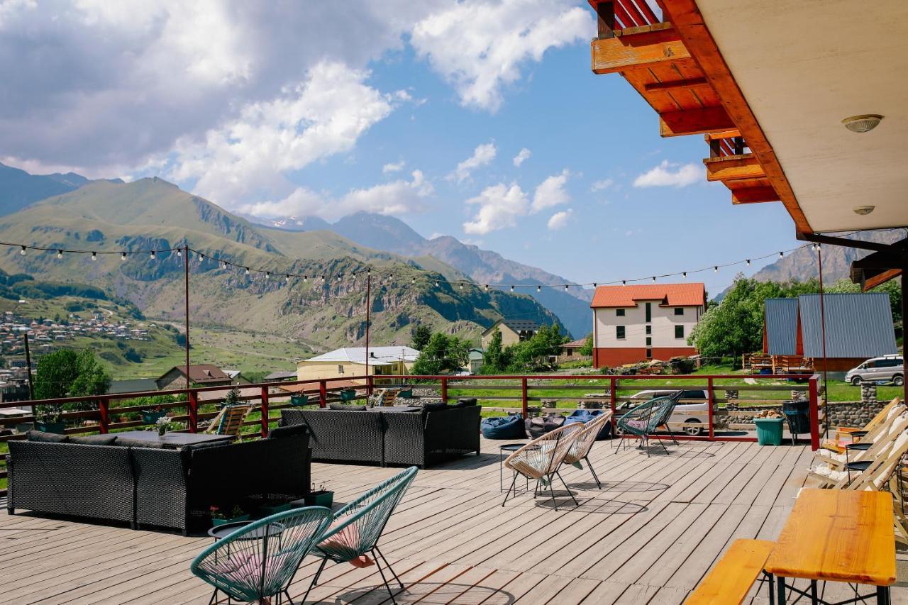 Alpenhaus Kazbegi Hotel & Restaurant Exterior foto