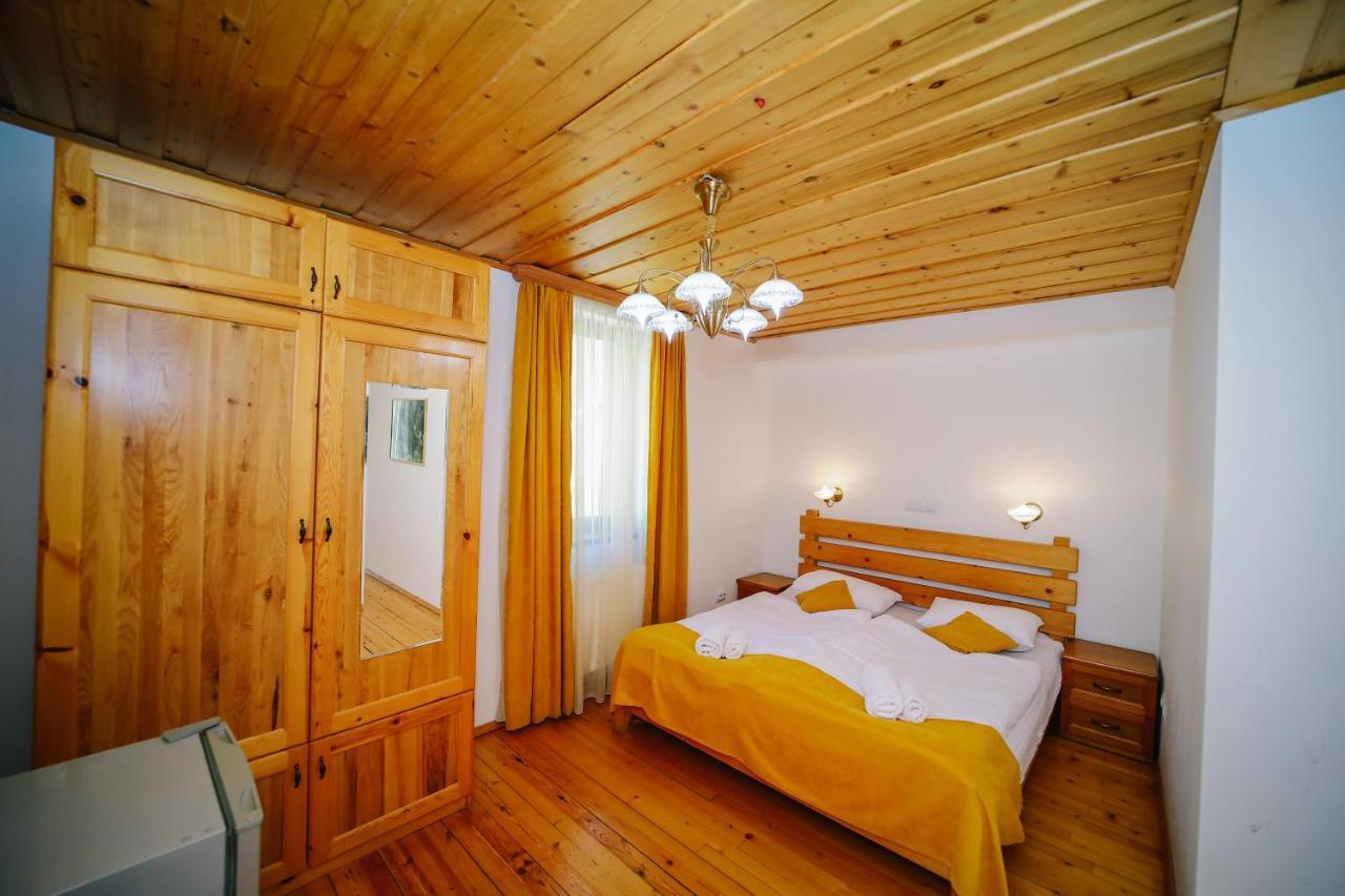 Alpenhaus Kazbegi Hotel & Restaurant Exterior foto