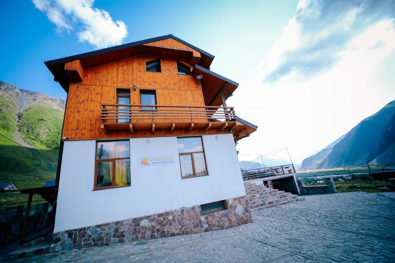 Alpenhaus Kazbegi Hotel & Restaurant Exterior foto
