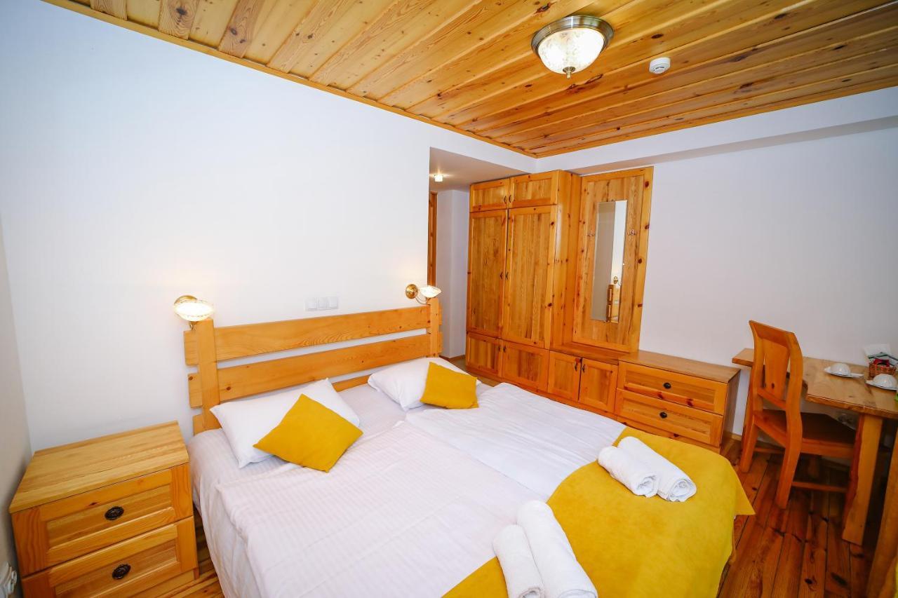 Alpenhaus Kazbegi Hotel & Restaurant Exterior foto