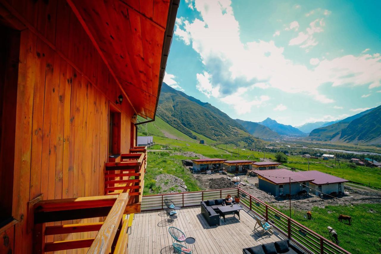Alpenhaus Kazbegi Hotel & Restaurant Exterior foto