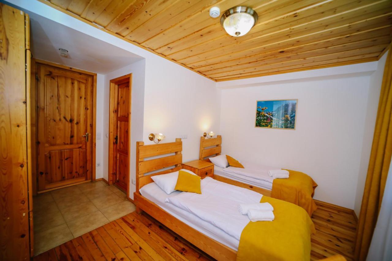 Alpenhaus Kazbegi Hotel & Restaurant Exterior foto